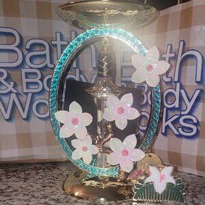 🎉 NWT LIMITED EDITION MULAN DISNEY BATH & BODY WORKS CANDLE PEDESTAL GIFT SET